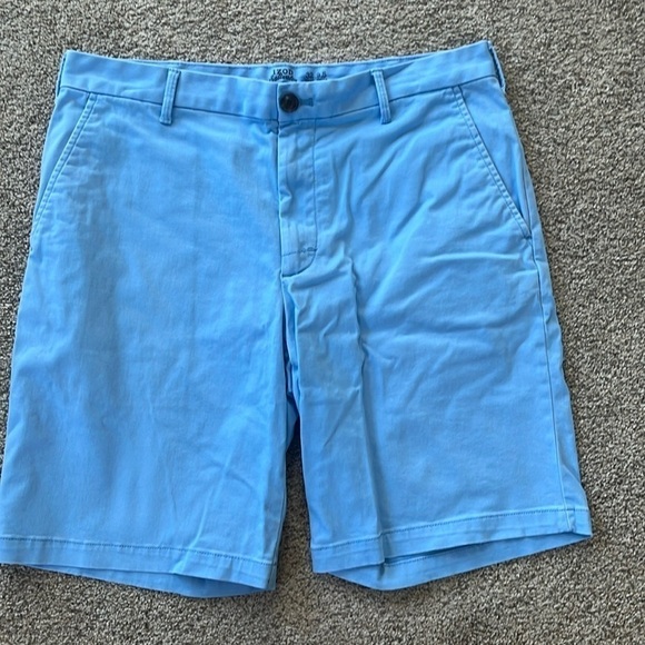 Men’s Izod Shorts - 32" Waist - Picture 1 of 3